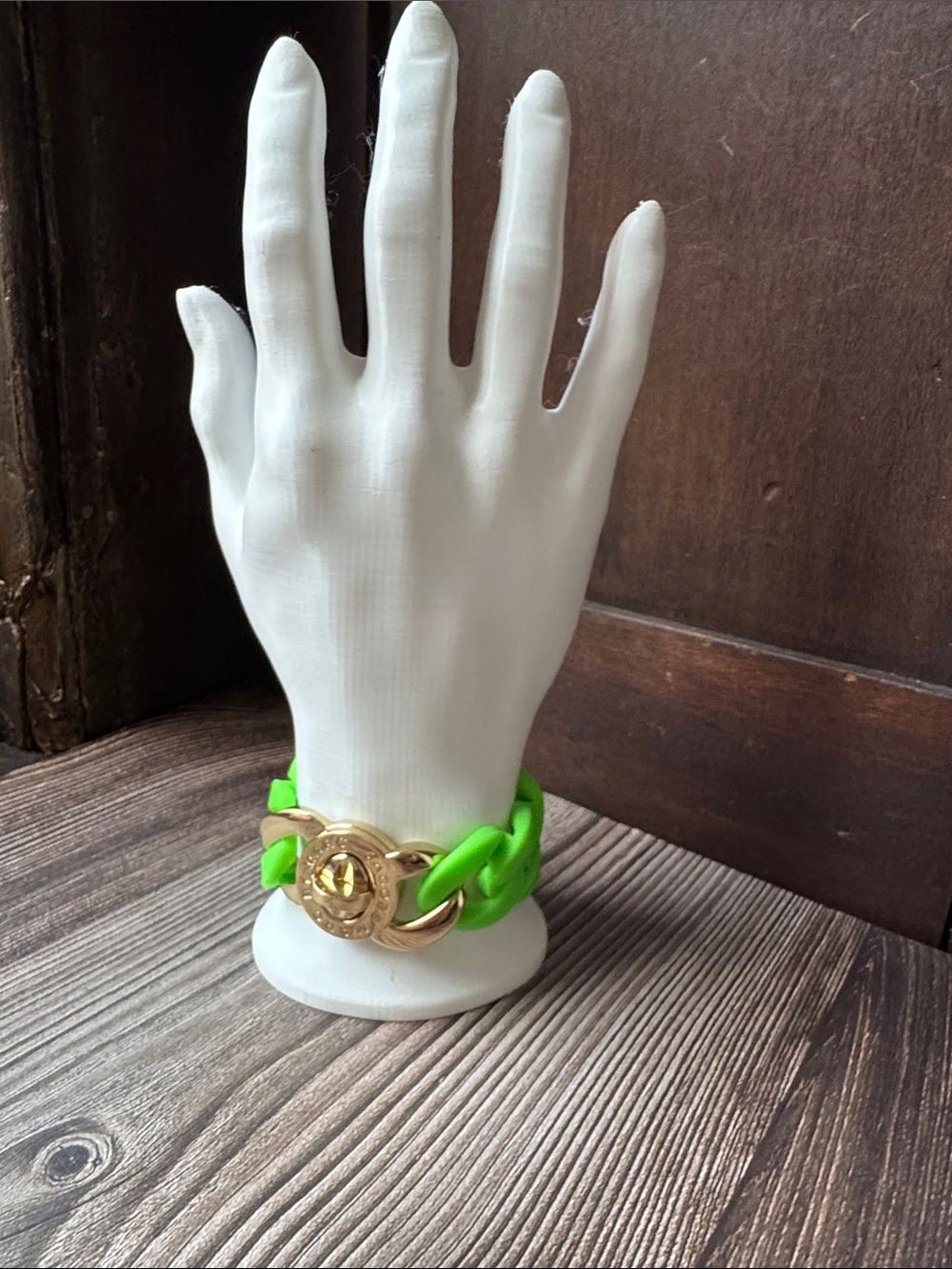 Marc Jacobs Bright Green Chain-Link Bracelet with Gold-Tone Turn Lock - Picture 4 of 4